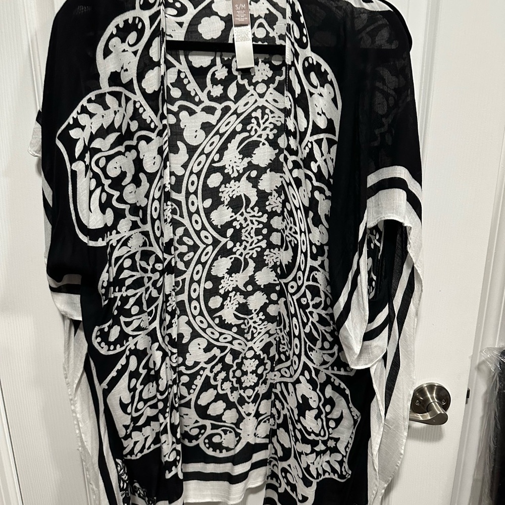 Chico's Monochrome Floral Kimono
